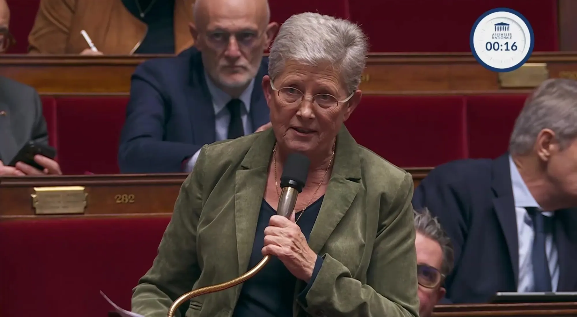<p>Geneviève Darrieussecq : « Je crois qu'il faut saluer les bonnes nouvelles comme le remboursement des fauteuils roulants »</p>
